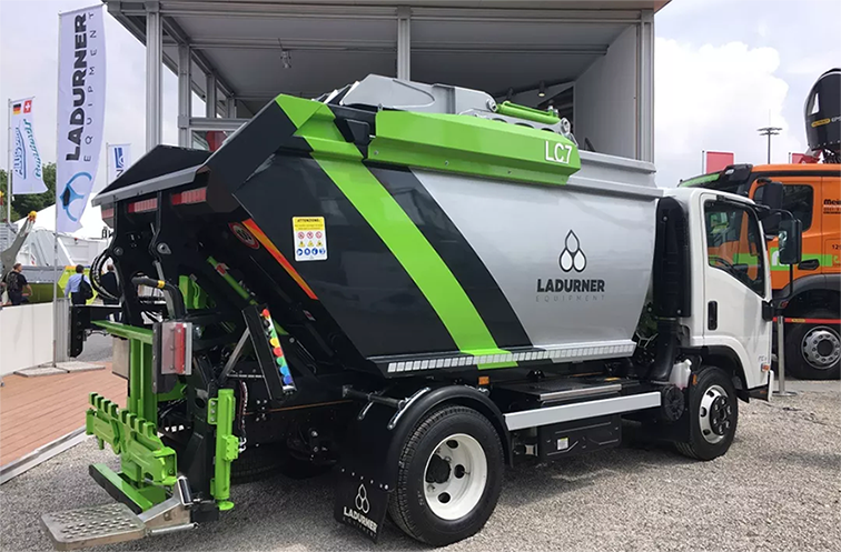 巅峰国际中联环境装备出口意大利，进军海外环卫市场